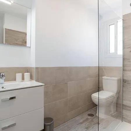 Cathedral Apartment *
